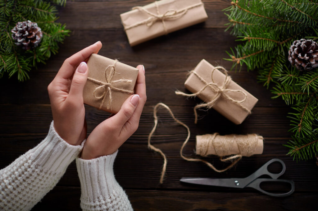 DIY holiday gifts deserve a presentation that matches their eco-friendly spirit.